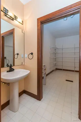 $829,000 | 999 Whitmoor Drive, Weldon Spring, MO 63304