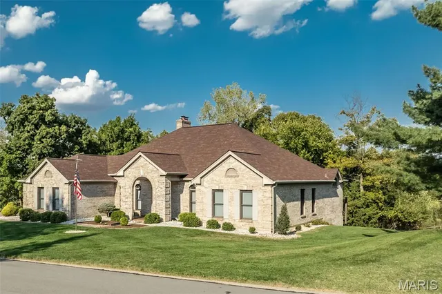 $829,000 | 999 Whitmoor Drive, Weldon Spring, MO 63304