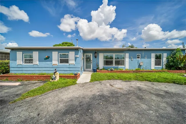 $699,999 | 1317 West 61st Place, Hialeah, FL 33012