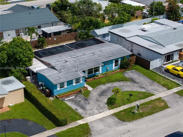 $699,999 | 1317 West 61st Place, Hialeah, FL 33012