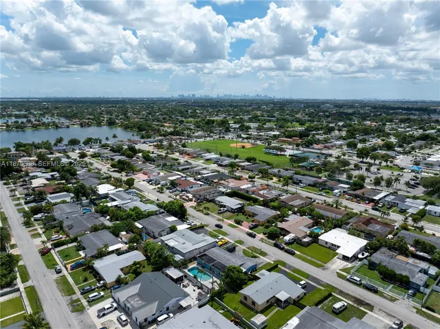 $699,999 | 1317 West 61st Place, Hialeah, FL 33012