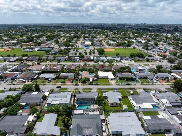 $699,999 | 1317 West 61st Place, Hialeah, FL 33012