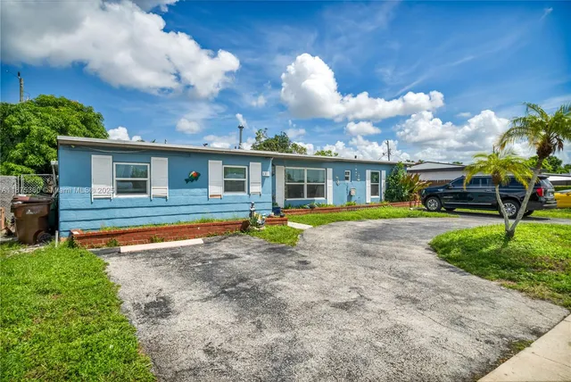 a view of pool with a backyard