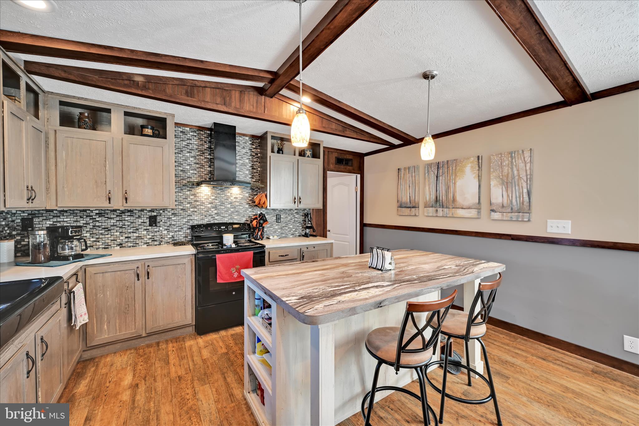 260 Wooltown Road Wernersville, PA 19565 - Photo 11 of 25 Kitchen Dining Area