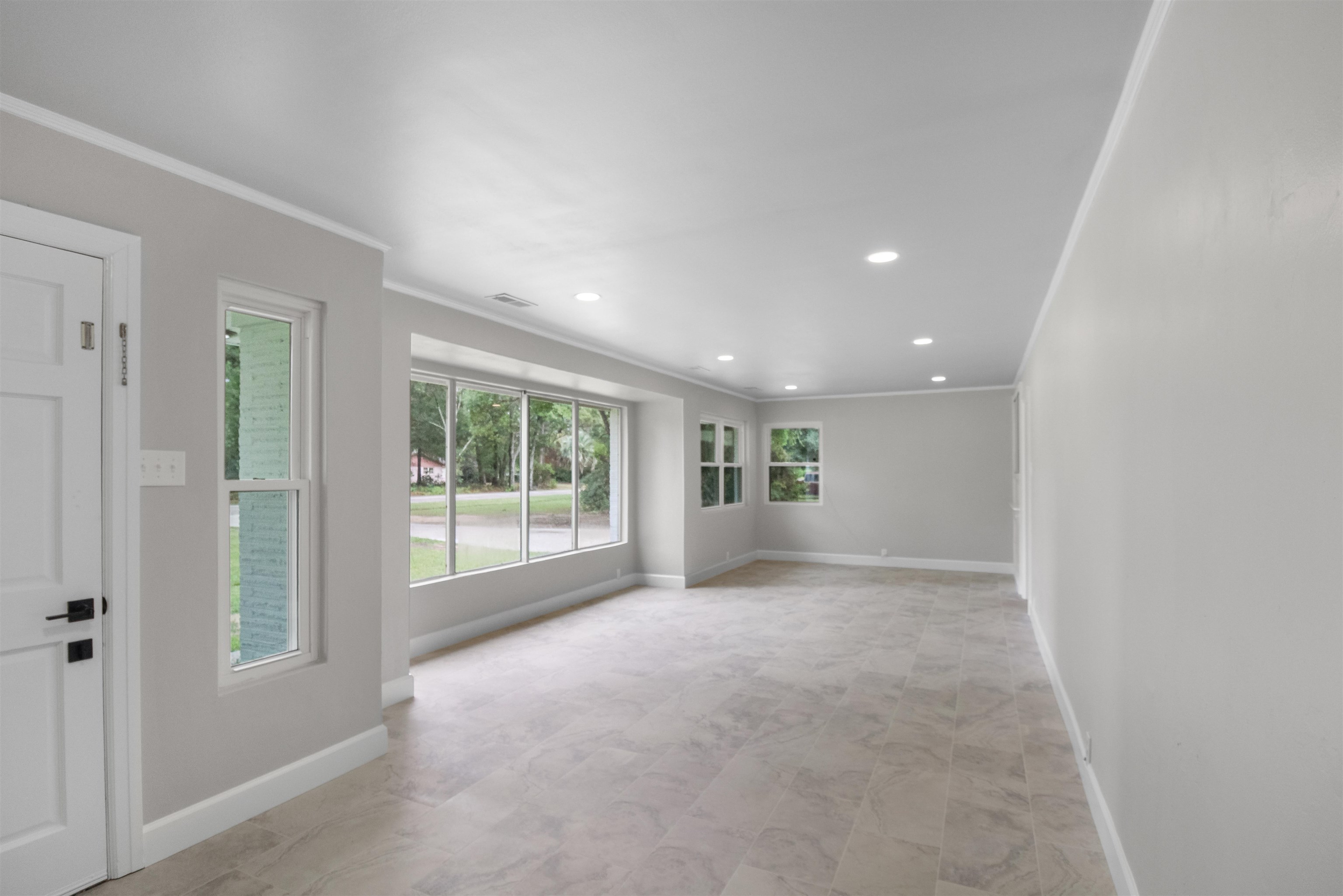419 West Myrtle Avenue Foley, AL 36535 - Photo 2 of 17 Entrance Foyer