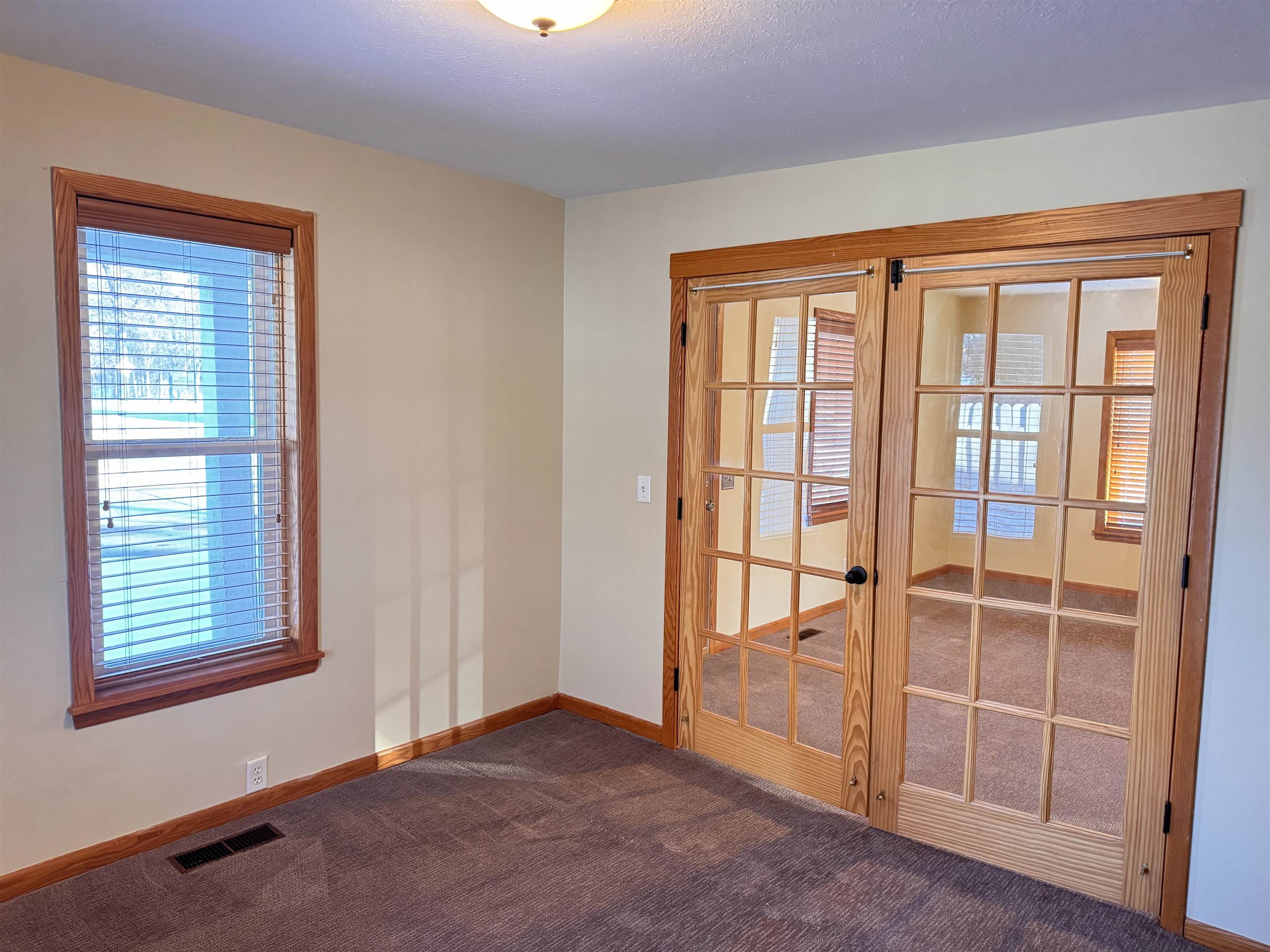 812 South Washington Street Waupaca, WI 54981 - Photo 9 of 26