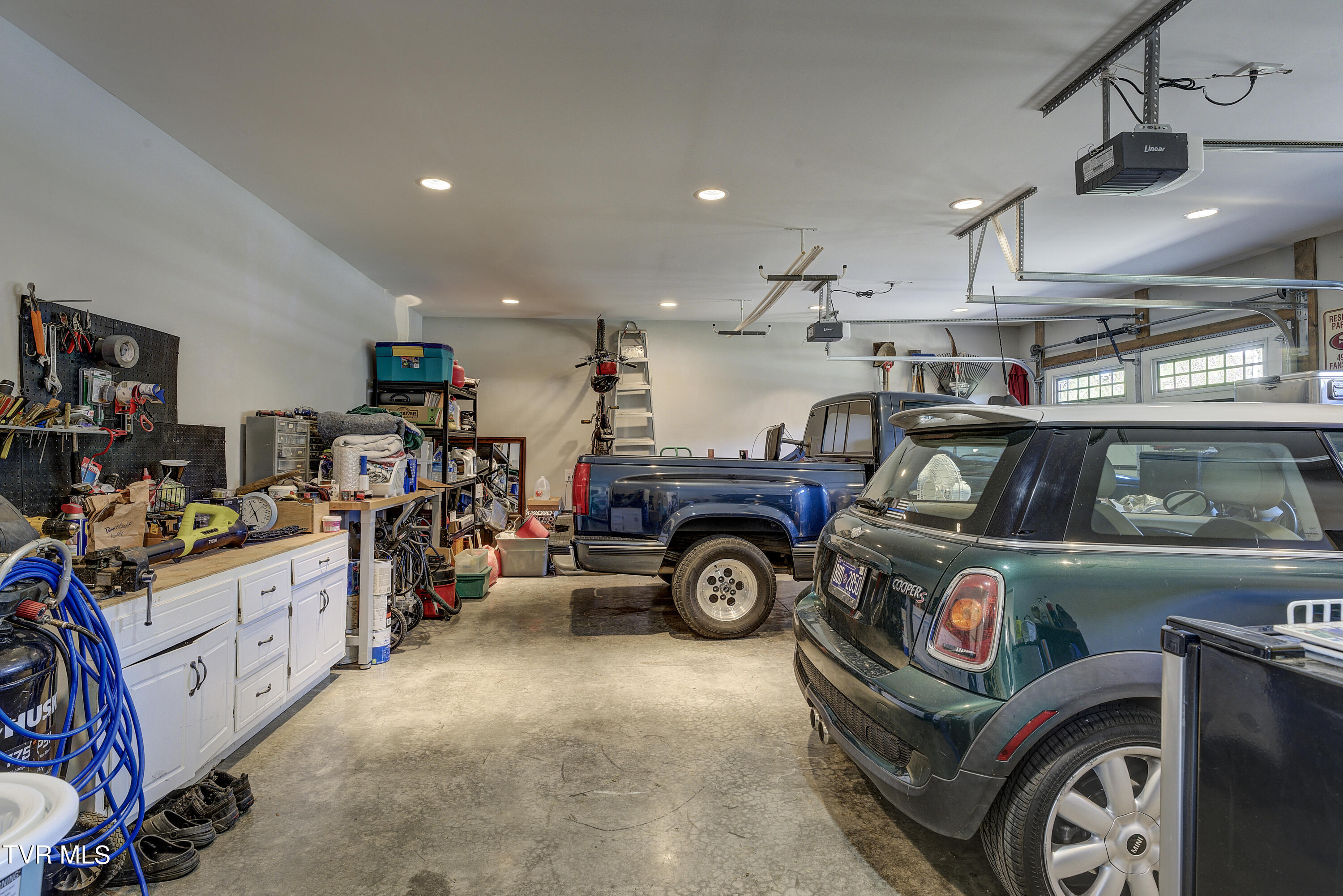 755 Hales Chapel Road Gray, TN 37615 - Photo 35 of 57 Garage