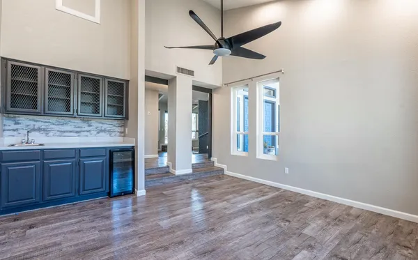 $3,595 | 1914 East Beck Lane, Phoenix, AZ 85022