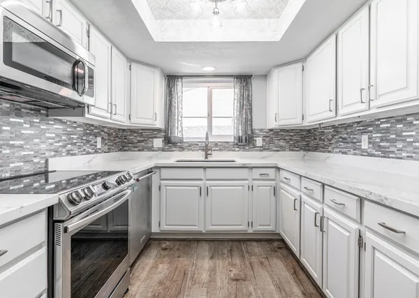 $3,595 | 1914 East Beck Lane, Phoenix, AZ 85022