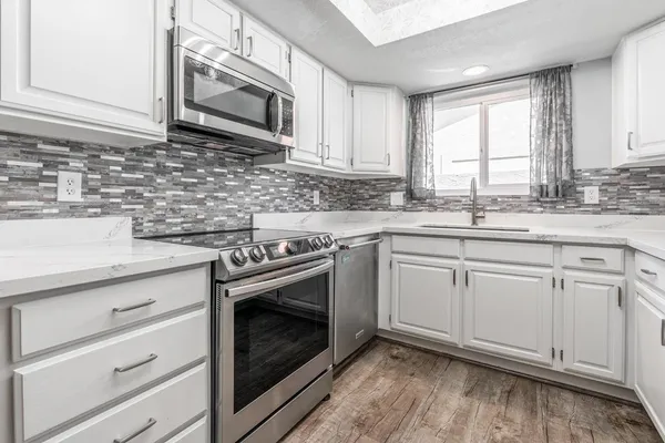 $3,595 | 1914 East Beck Lane, Phoenix, AZ 85022