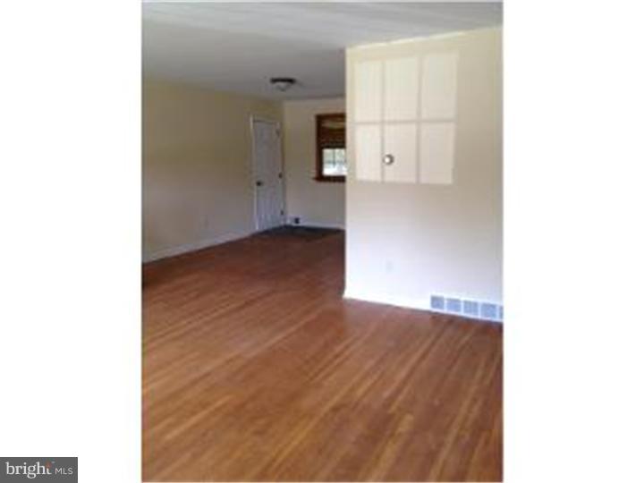33 Devon Road Malvern, PA 19355 - Photo 2 of 8 Living Room