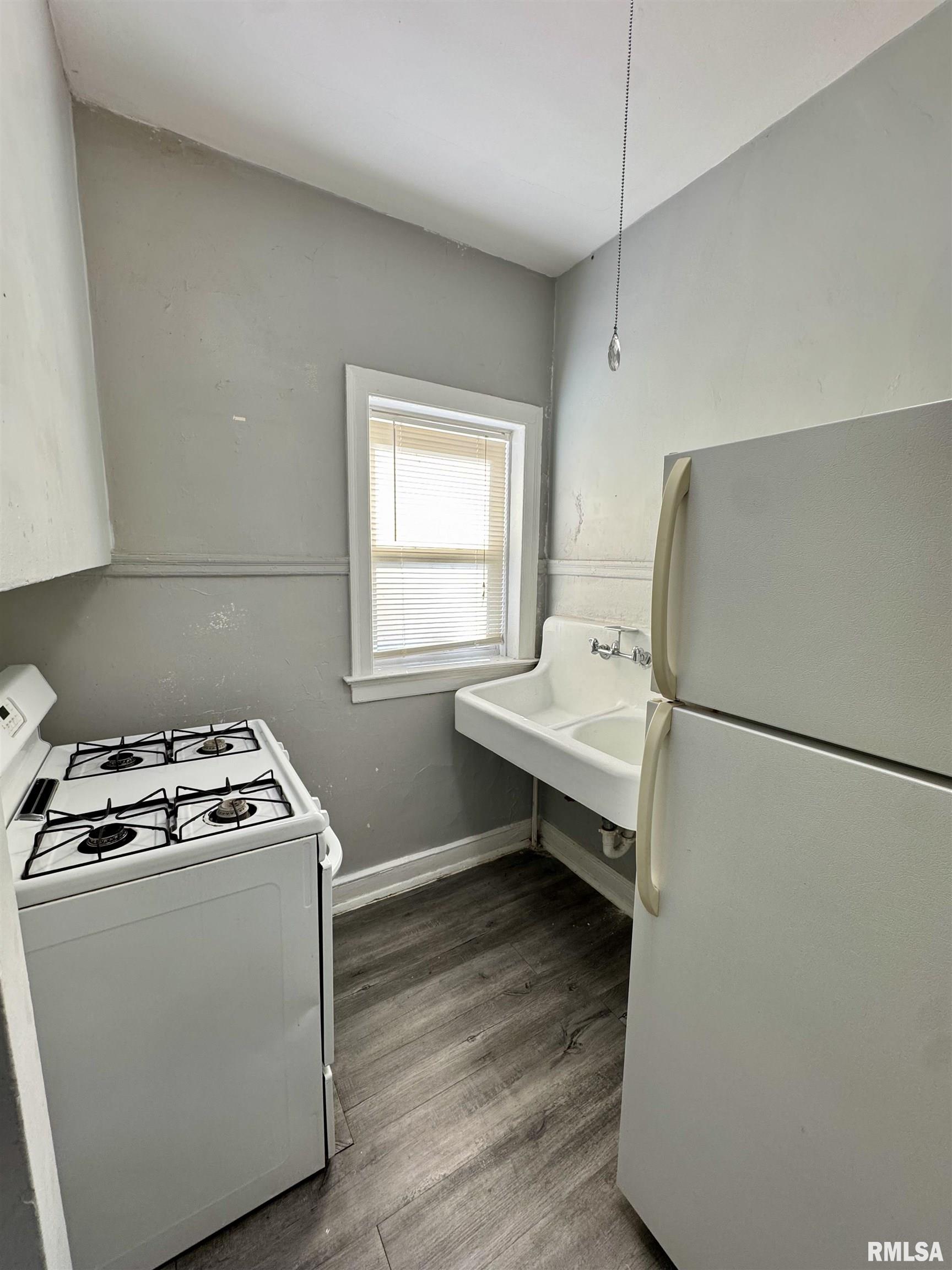 2028 7th Avenue, Unit E3 Moline, IL 61265 - Photo 3 of 8