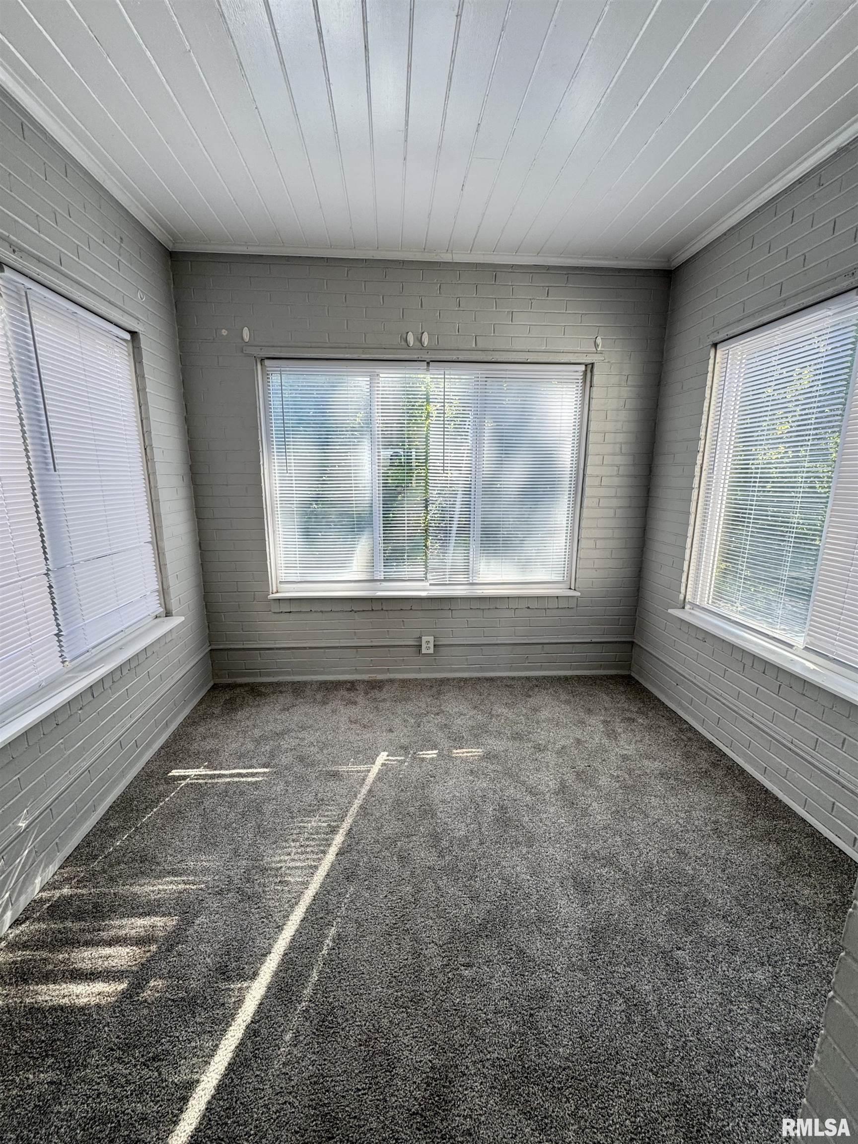 2028 7th Avenue, Unit E3 Moline, IL 61265 - Photo 4 of 8