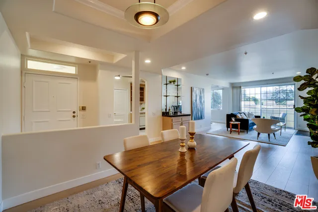 $724,500 | 10824 Bloomfield Street, Unit 208, Toluca Lake, CA 91602