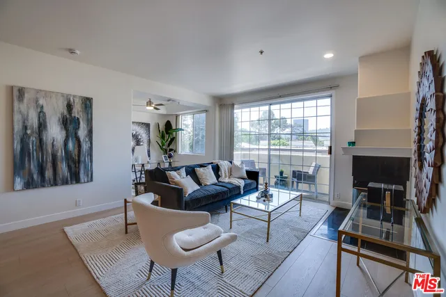$724,500 | 10824 Bloomfield Street, Unit 208, Toluca Lake, CA 91602