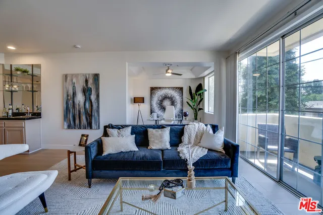 $724,500 | 10824 Bloomfield Street, Unit 208, Toluca Lake, CA 91602