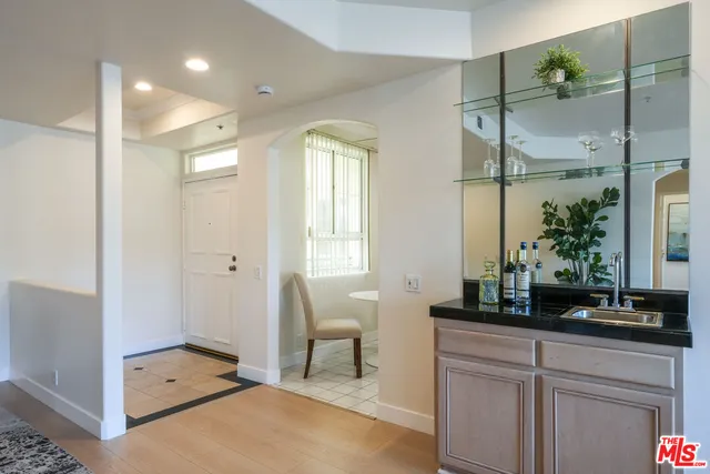 $724,500 | 10824 Bloomfield Street, Unit 208, Toluca Lake, CA 91602