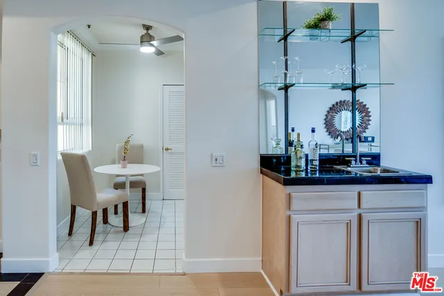 $724,500 | 10824 Bloomfield Street, Unit 208, Toluca Lake, CA 91602