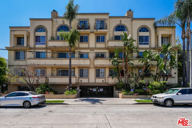 $724,500 | 10824 Bloomfield Street, Unit 208, Toluca Lake, CA 91602