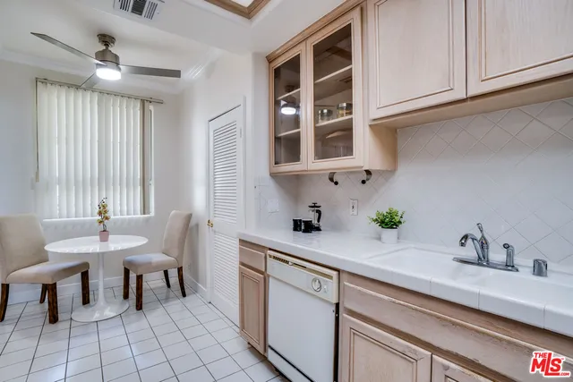 $724,500 | 10824 Bloomfield Street, Unit 208, Toluca Lake, CA 91602