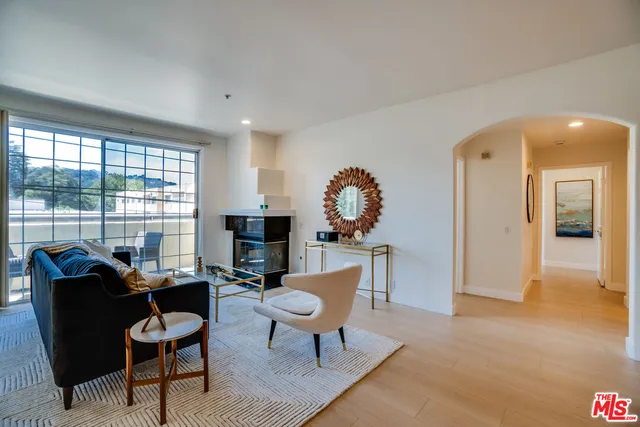 $724,500 | 10824 Bloomfield Street, Unit 208, Toluca Lake, CA 91602