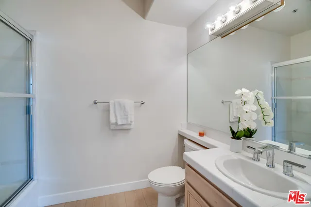 $724,500 | 10824 Bloomfield Street, Unit 208, Toluca Lake, CA 91602
