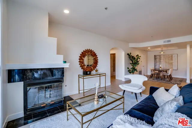 $724,500 | 10824 Bloomfield Street, Unit 208, Toluca Lake, CA 91602