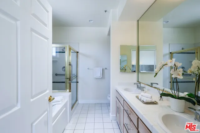 $724,500 | 10824 Bloomfield Street, Unit 208, Toluca Lake, CA 91602