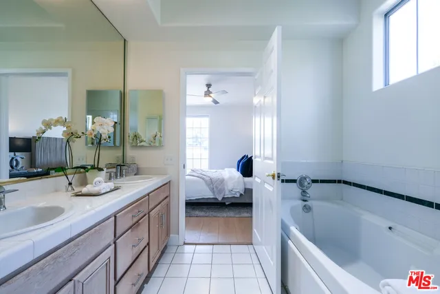 $724,500 | 10824 Bloomfield Street, Unit 208, Toluca Lake, CA 91602