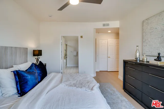 $724,500 | 10824 Bloomfield Street, Unit 208, Toluca Lake, CA 91602