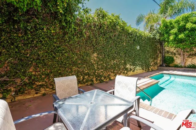 $724,500 | 10824 Bloomfield Street, Unit 208, Toluca Lake, CA 91602