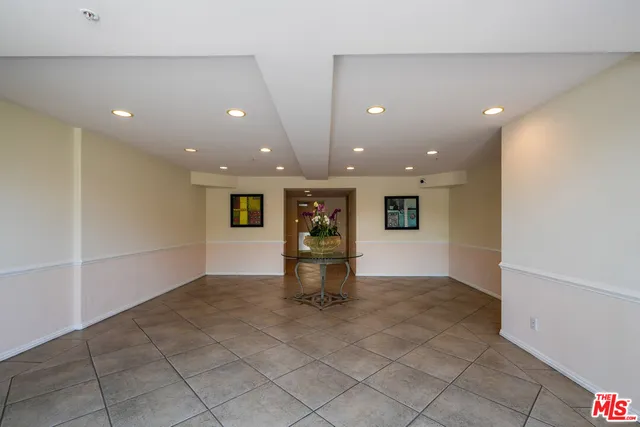 $724,500 | 10824 Bloomfield Street, Unit 208, Toluca Lake, CA 91602