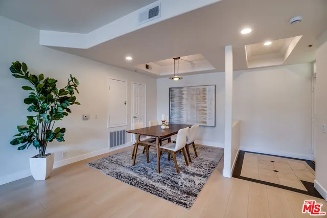 $724,500 | 10824 Bloomfield Street, Unit 208, Toluca Lake, CA 91602