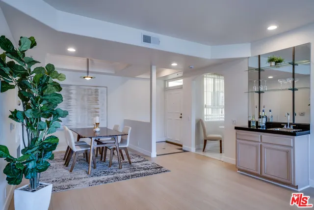 $724,500 | 10824 Bloomfield Street, Unit 208, Toluca Lake, CA 91602