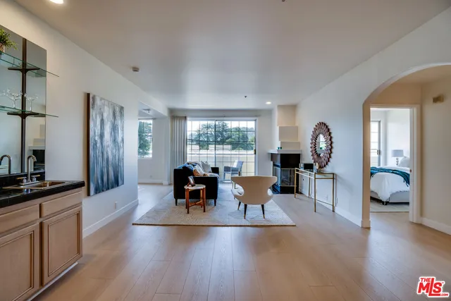 $724,500 | 10824 Bloomfield Street, Unit 208, Toluca Lake, CA 91602