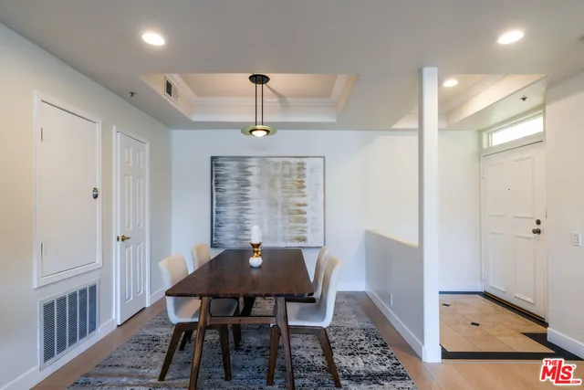 $724,500 | 10824 Bloomfield Street, Unit 208, Toluca Lake, CA 91602