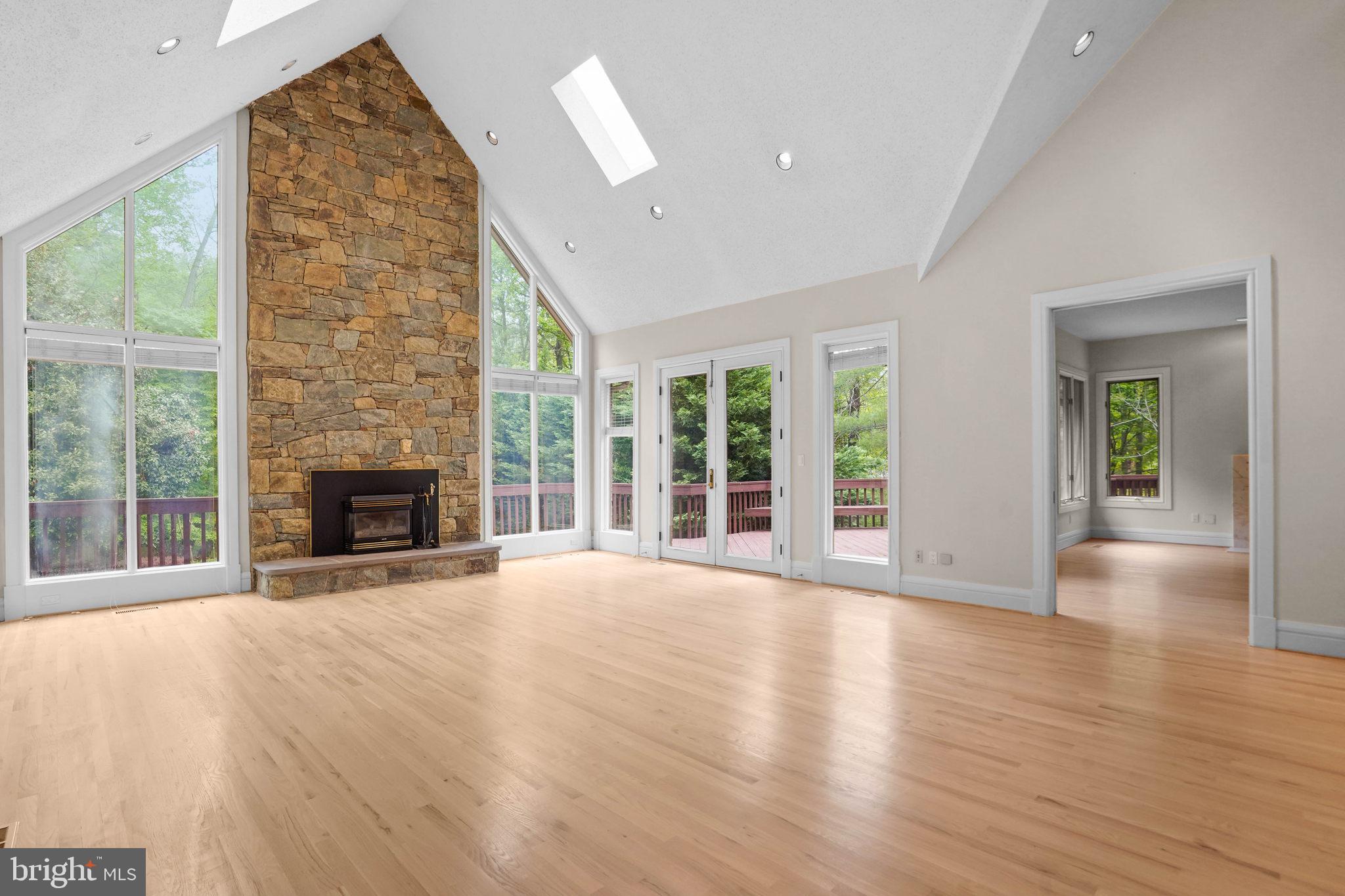 9708 Kendale Road Potomac, MD 20854 - Photo 14 of 47 Living Room