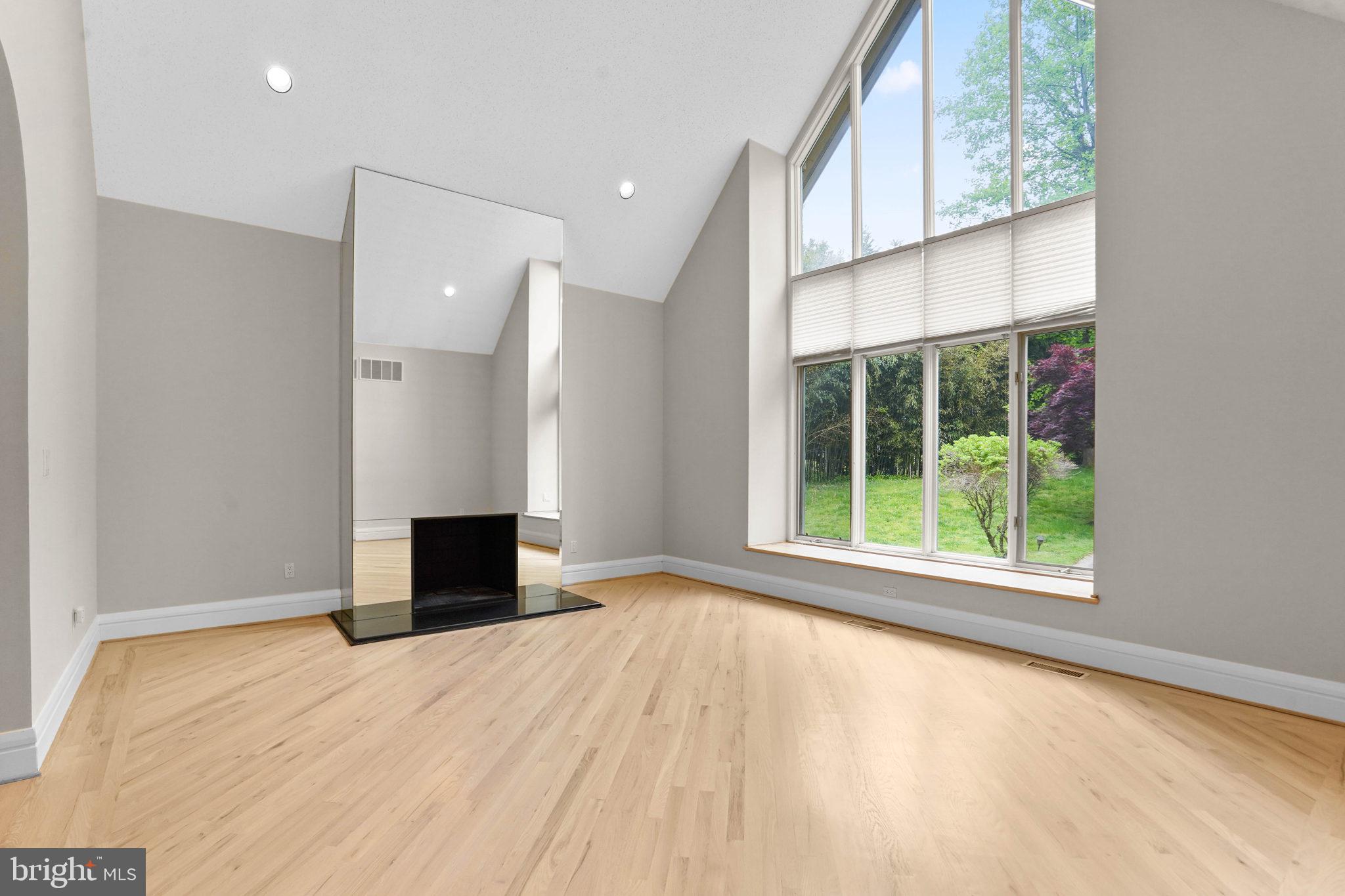 9708 Kendale Road Potomac, MD 20854 - Photo 15 of 47 Small Living Room