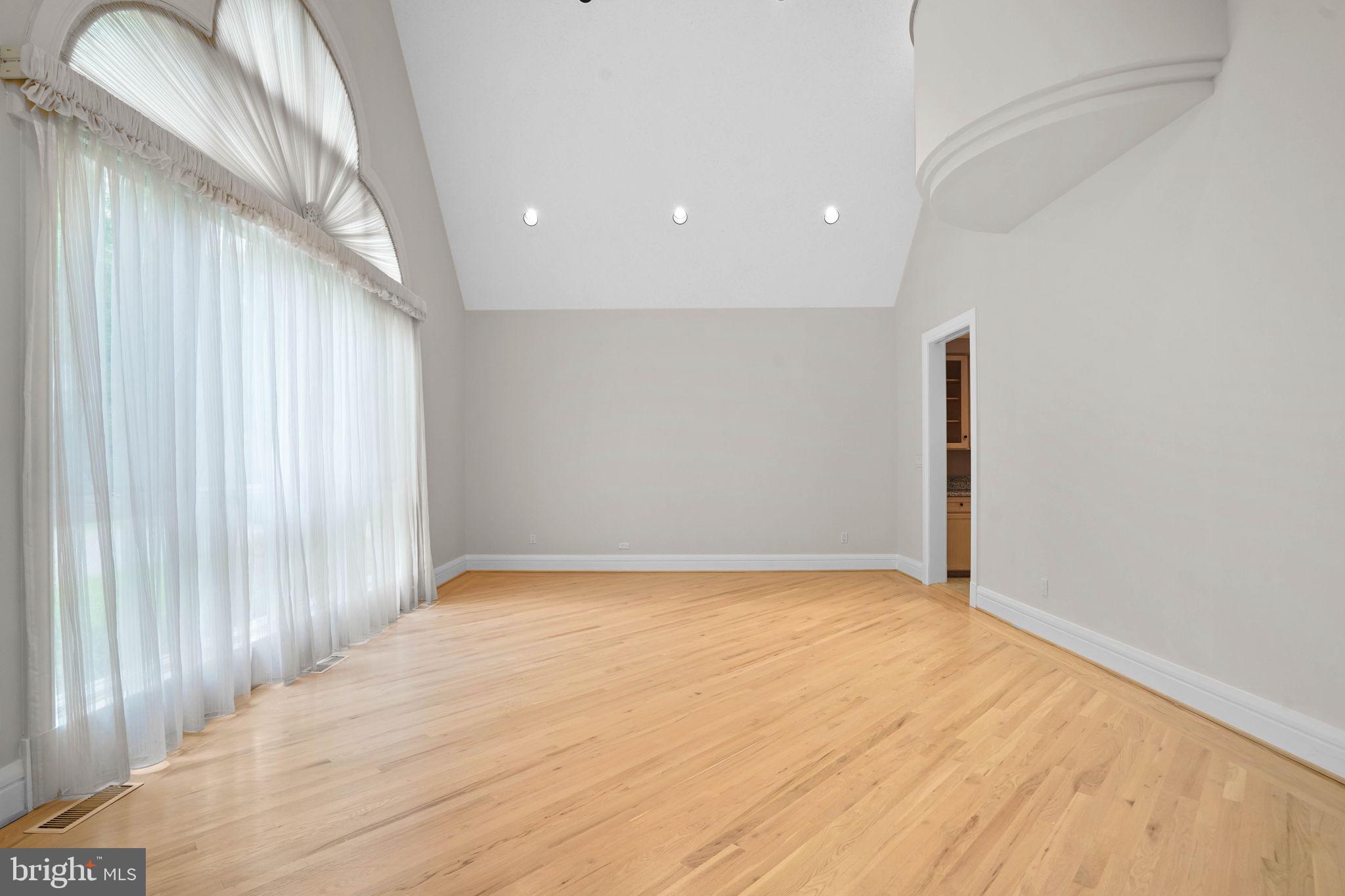 9708 Kendale Road Potomac, MD 20854 - Photo 16 of 47 Dining Room