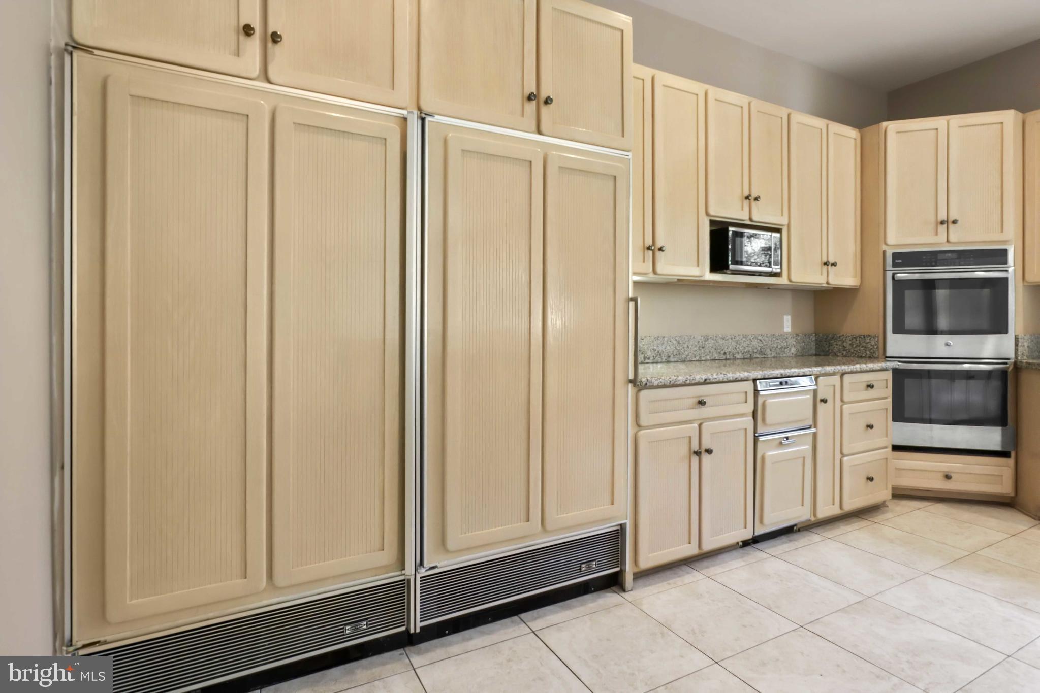 9708 Kendale Road Potomac, MD 20854 - Photo 18 of 47 Sub Zero Fridge and Freezer