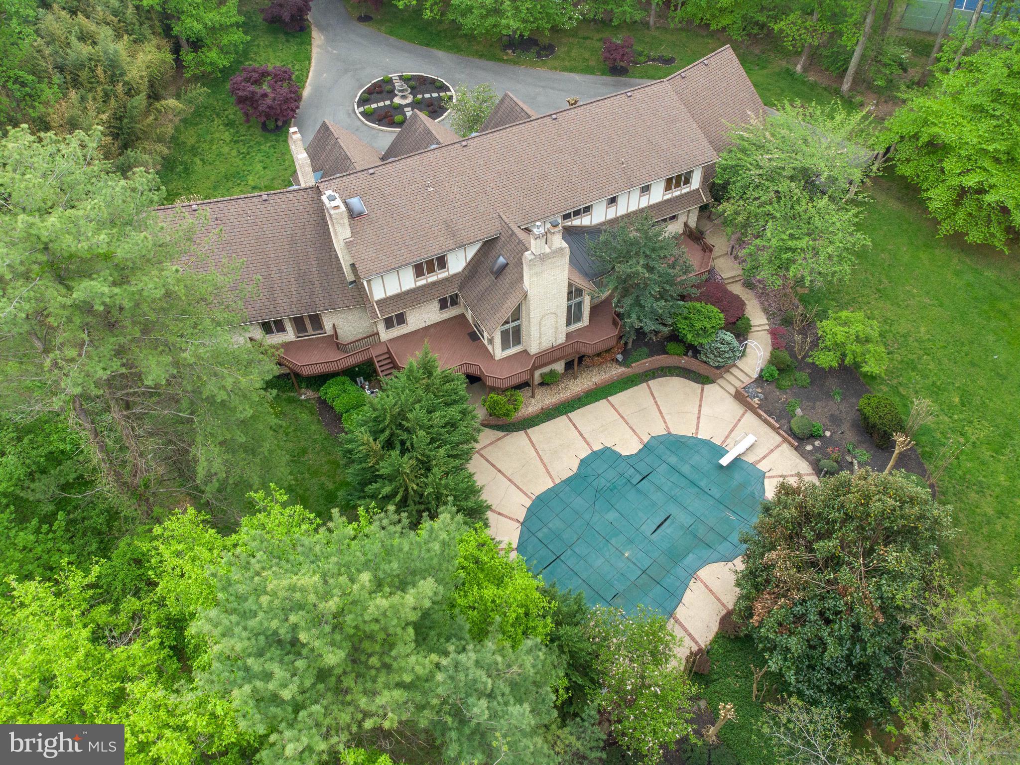 9708 Kendale Road Potomac, MD 20854 - Photo 43 of 47 Circular Driveway at the end of long driveway