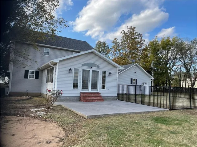 $350,000 | 308 South 160th Street, Girard, KS 66743