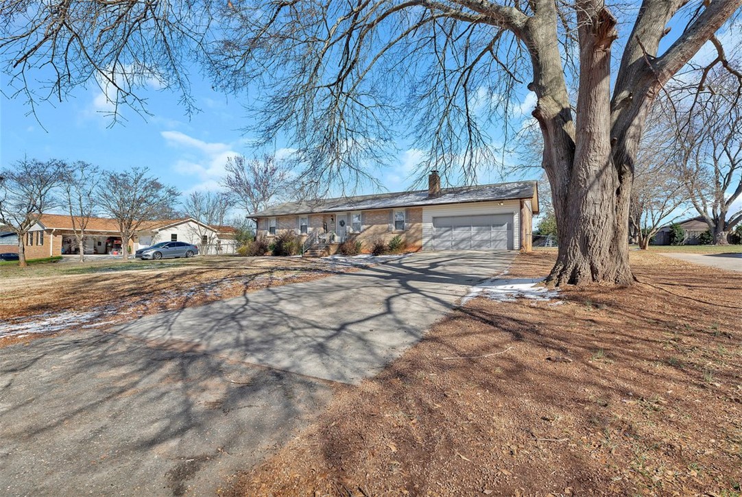 109 Cloverdale Drive Anderson, SC 29626 - Photo 2 of 27