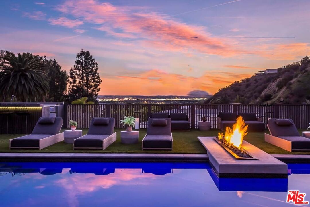 1707 Rising Glen Road Los Angeles, CA 90069 - Photo 3 of 54