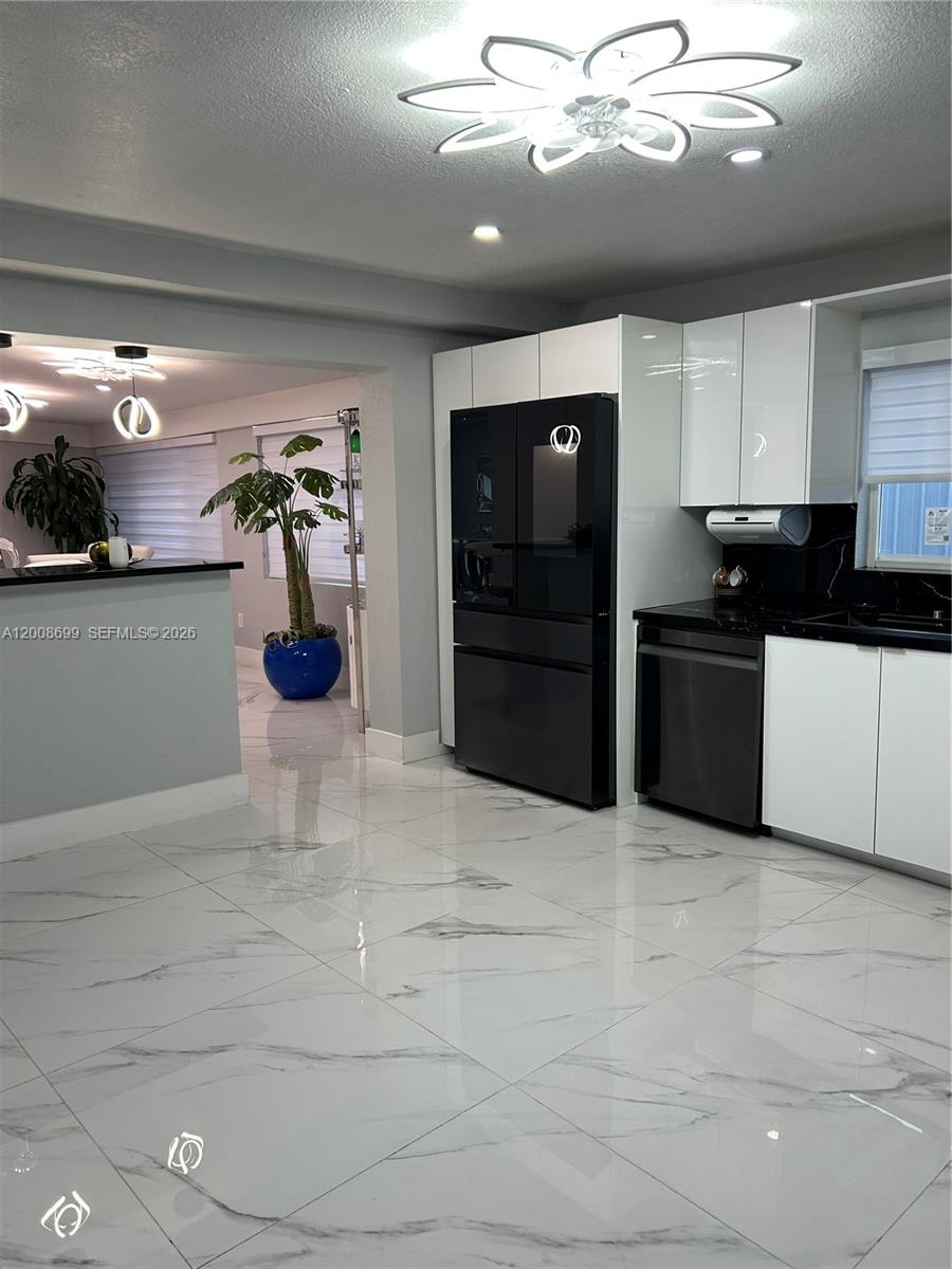 367 West 33rd Street Hialeah, FL 33012 - Photo 7 of 20