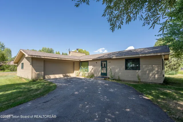 $1,495,000 | 1275 West Bull Rake Drive, Jackson, WY 83001