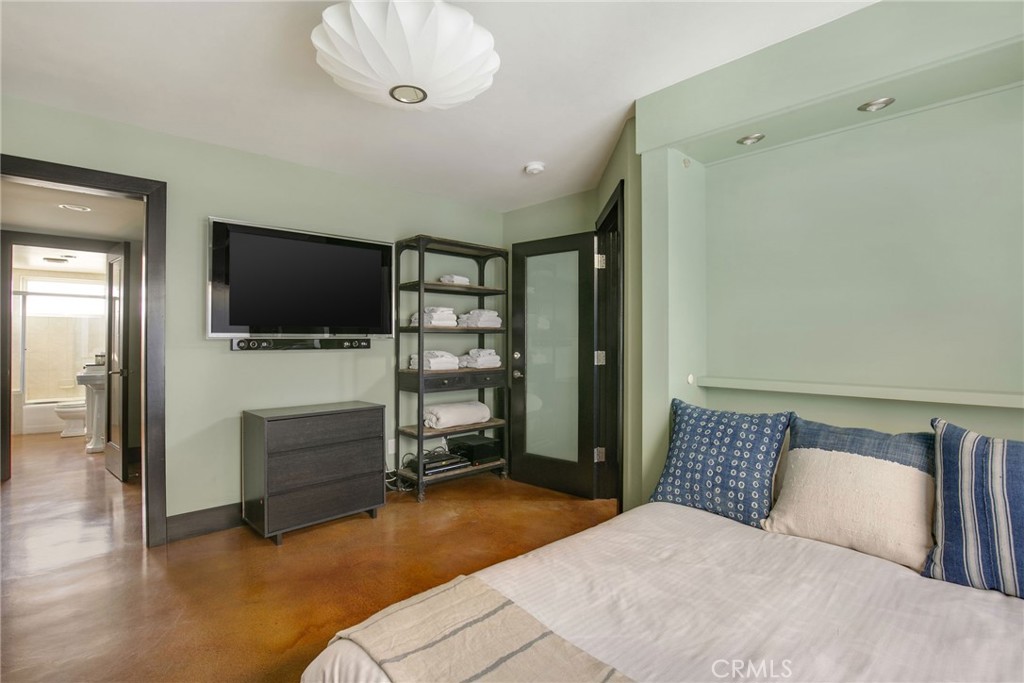 405 15th Street Manhattan Beach, CA 90266 - Photo 17 of 28