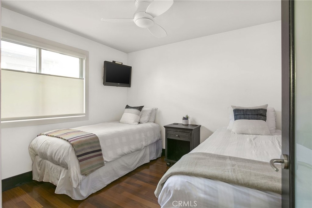 405 15th Street Manhattan Beach, CA 90266 - Photo 19 of 28