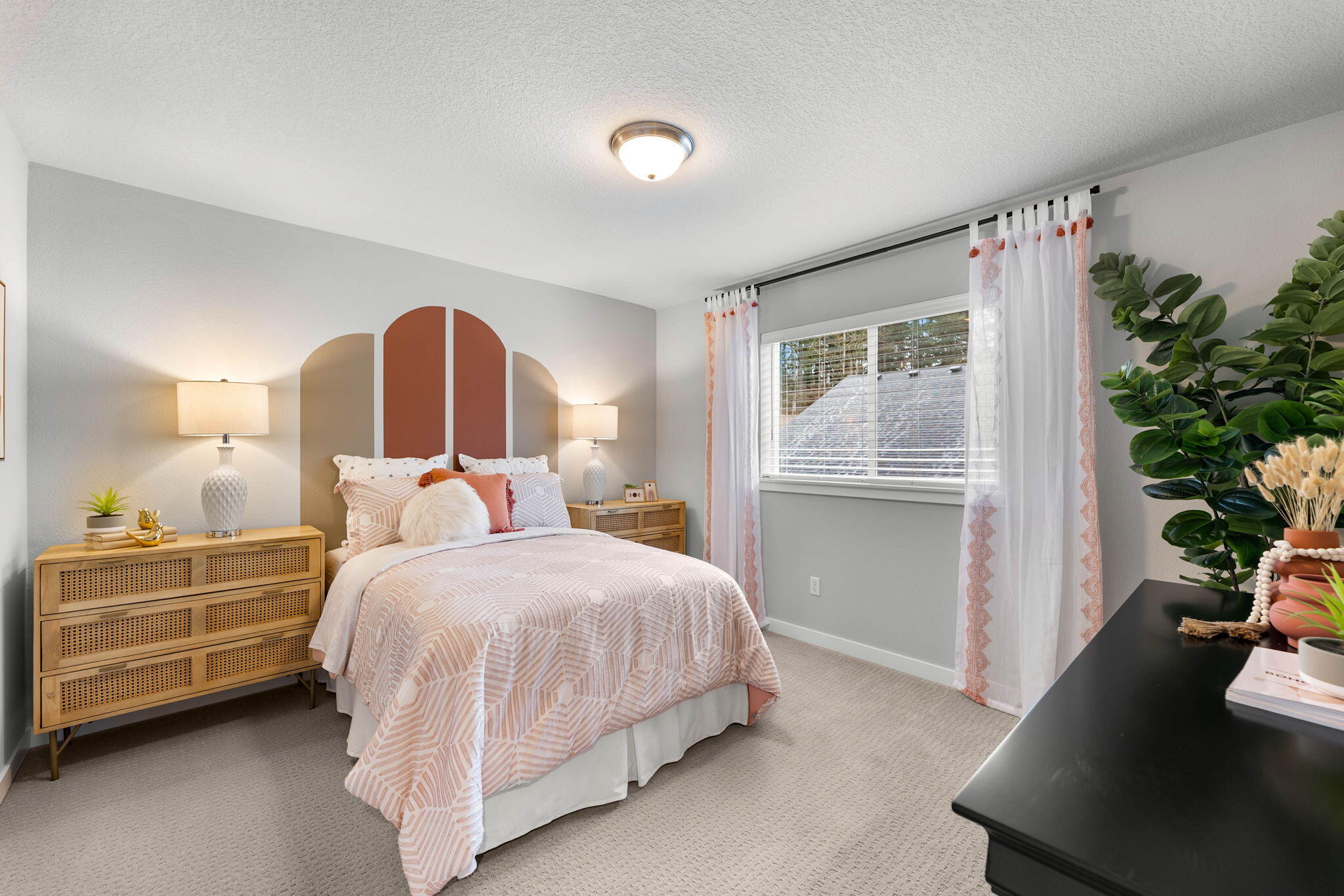 1237 Stonegate Drive, Unit 483 Eagle Point, OR 97524 - Photo 28 of 34 Scouters Mountain216_2890_A_Bedroom_Happ
