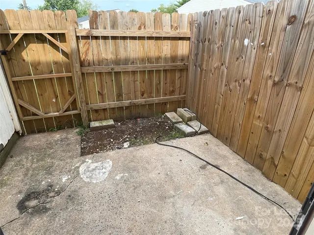 $1,325 | 7906 Oak Meadow Court, Charlotte, NC 28210